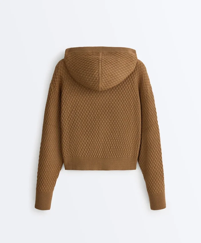 Strukturierte Strickjacke mit Kapuze Strukturierte Strickjacke mit Kapuze
