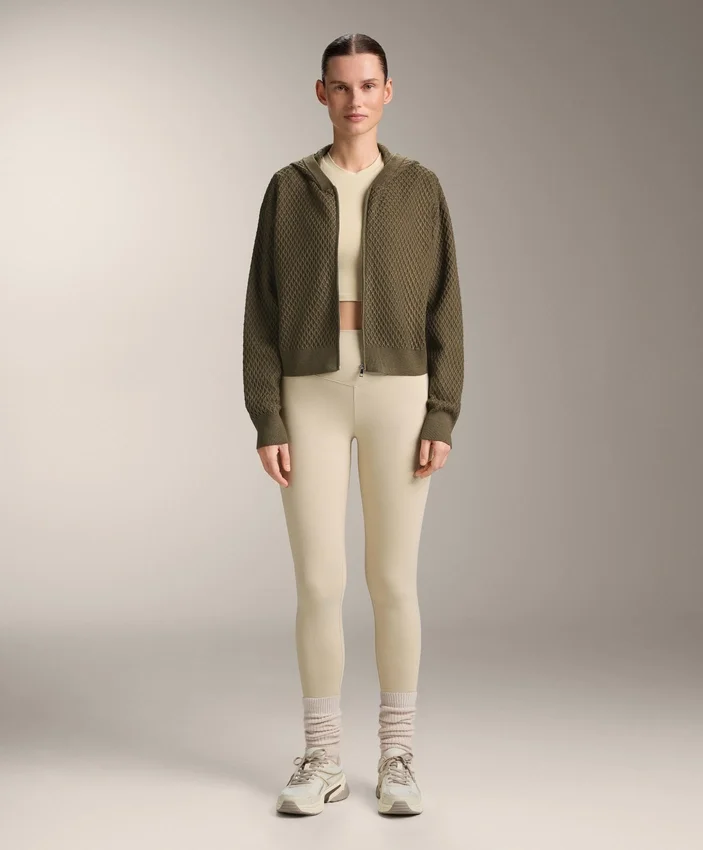 Strukturierte Strickjacke mit Kapuze Strukturierte Strickjacke mit Kapuze