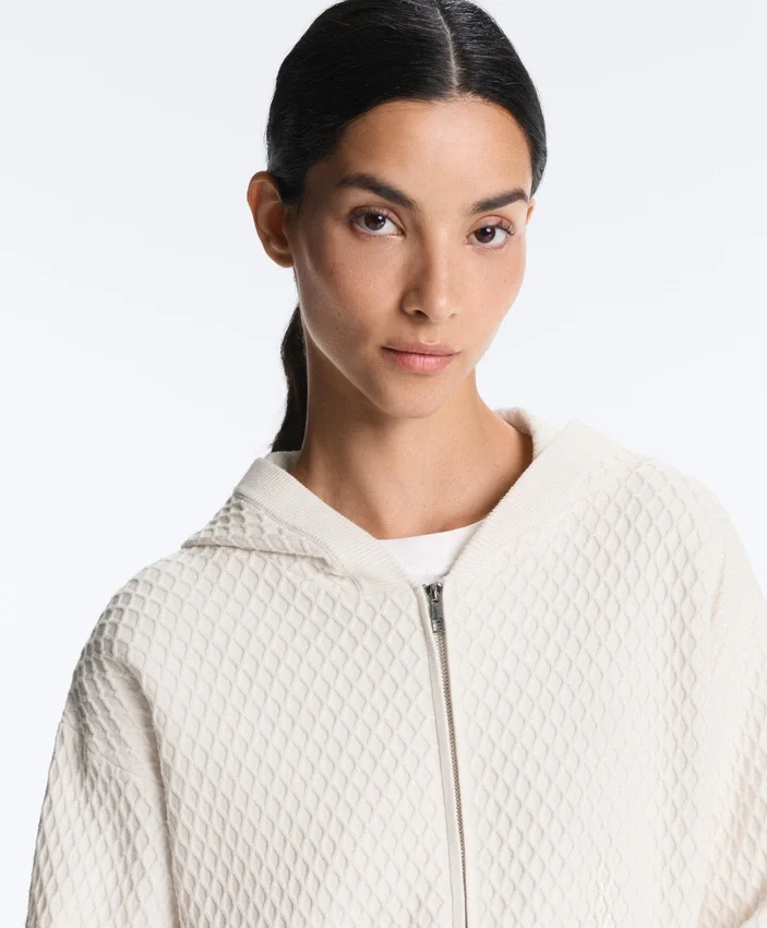 Strukturierte Strickjacke mit Kapuze Strukturierte Strickjacke mit Kapuze