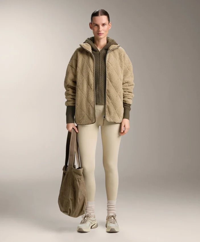 Strukturierte Strickjacke mit Kapuze Strukturierte Strickjacke mit Kapuze