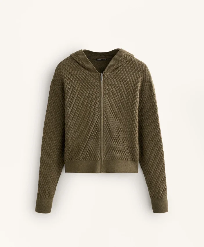 Strukturierte Strickjacke mit Kapuze Strukturierte Strickjacke mit Kapuze