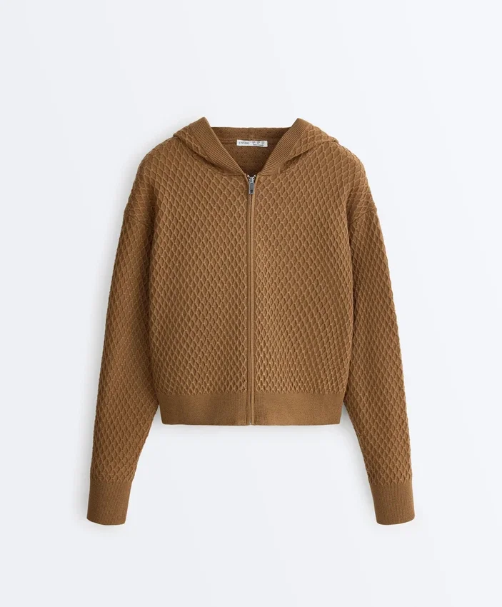 Strukturierte Strickjacke mit Kapuze Strukturierte Strickjacke mit Kapuze