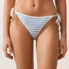 Strukturierter, gestreifter Bikini-Slip mit mittlerer Bedeckung und Bindebändern