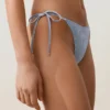 Strukturierter, gestreifter Bikini-Slip mit mittlerer Bedeckung und Bindebändern Strukturierter, gestreifter Bikini-Slip mit mittlerer Bedeckung und Bindebändern