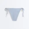 Strukturierter, gestreifter Bikini-Slip mit mittlerer Bedeckung und Bindebändern Strukturierter, gestreifter Bikini-Slip mit mittlerer Bedeckung und Bindebändern