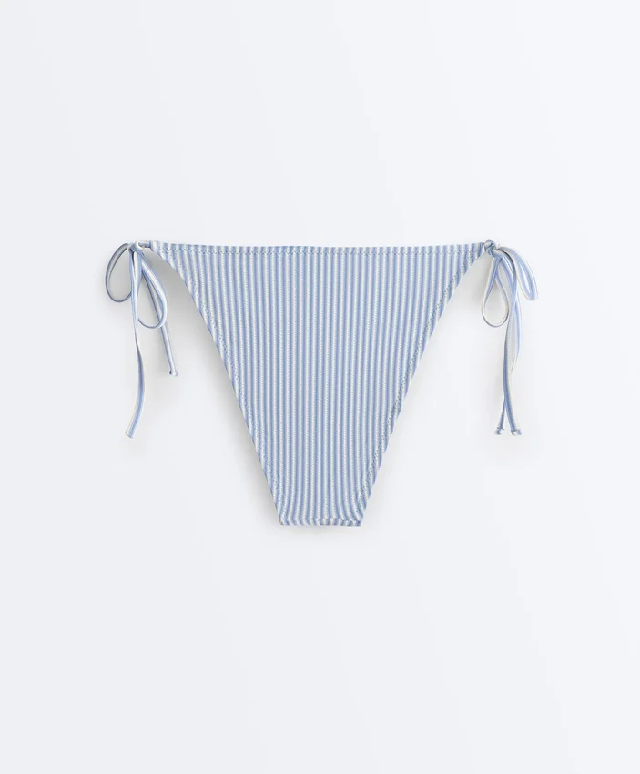 Strukturierter, gestreifter Bikini-Slip mit mittlerer Bedeckung und Bindebändern Strukturierter, gestreifter Bikini-Slip mit mittlerer Bedeckung und Bindebändern
