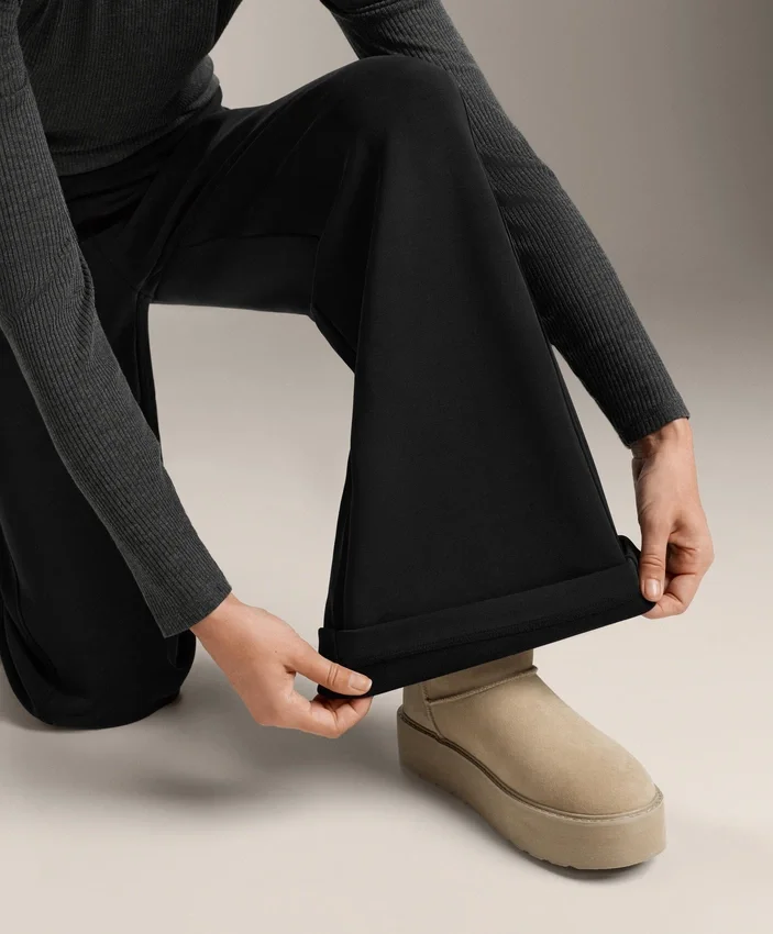 Super-High-Rise-Flare-Hose aus gebürstetem Modal Super-High-Rise-Flare-Hose aus gebürstetem Modal