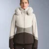 Super-taillierte, wasserabweisende Primaloft®-Skijacke im Colour-Block-Design Super-taillierte, wasserabweisende Primaloft®-Skijacke im Colour-Block-Design