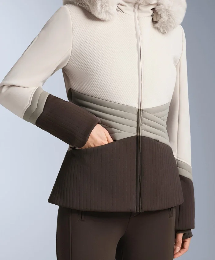 Super-taillierte, wasserabweisende Primaloft®-Skijacke im Colour-Block-Design Super-taillierte, wasserabweisende Primaloft®-Skijacke im Colour-Block-Design