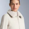 Super-taillierte, wasserabweisende Primaloft®-Skijacke im Colour-Block-Design Super-taillierte, wasserabweisende Primaloft®-Skijacke im Colour-Block-Design