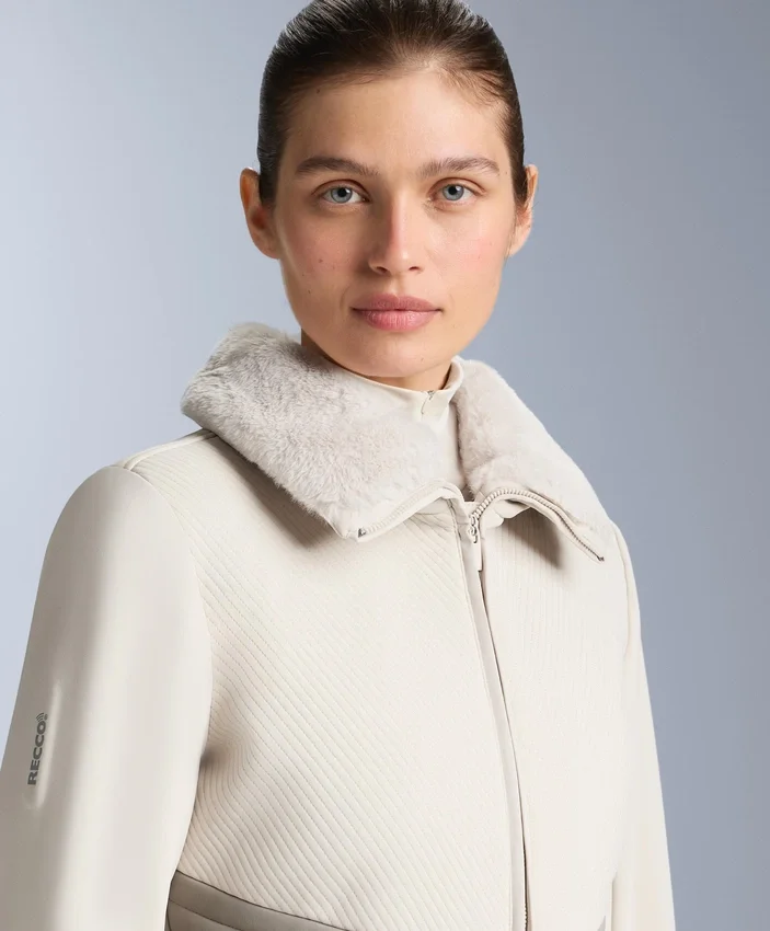 Super-taillierte, wasserabweisende Primaloft®-Skijacke im Colour-Block-Design Super-taillierte, wasserabweisende Primaloft®-Skijacke im Colour-Block-Design