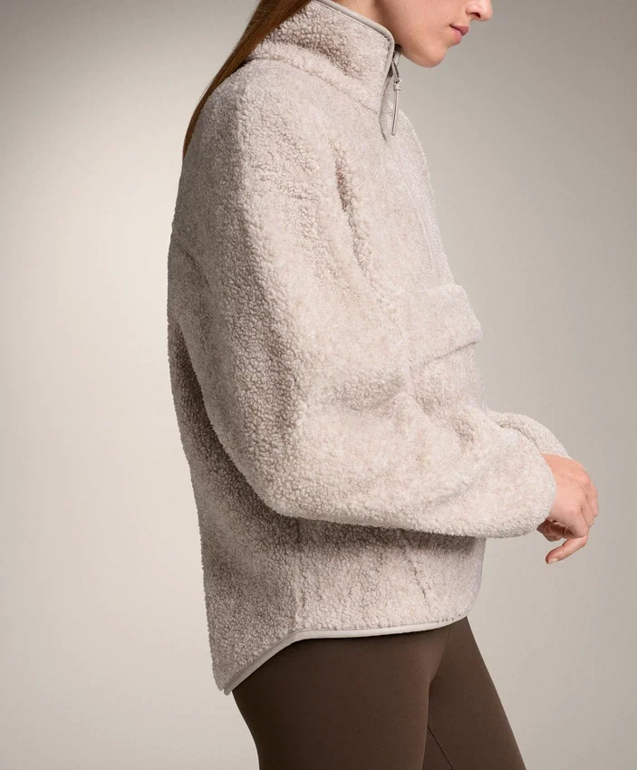 Sweatshirt aus Lammfelljacken mit Vordertasche Sweatshirt aus Lammfelljacken mit Vordertasche