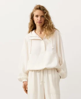 Sweatshirt mit halbem Reißverschluss, Fronttasche, aus einer Mischung aus Lyocell und 24 % Leinen Sweatshirt mit halbem Reißverschluss, Fronttasche, aus einer Mischung aus Lyocell und 24 % Leinen