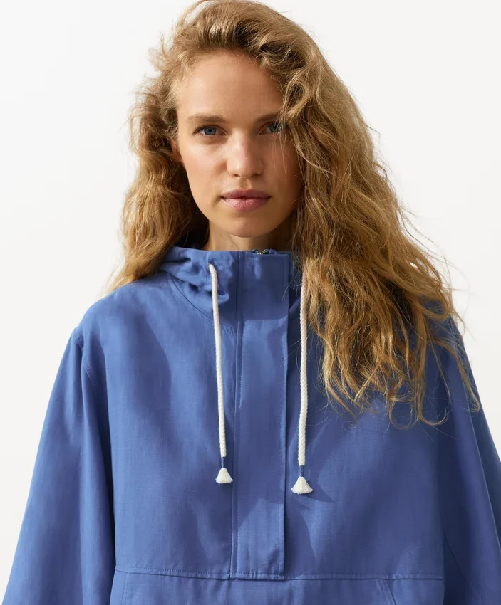 Sweatshirt mit halbem Reißverschluss, Fronttasche, aus einer Mischung aus Lyocell und 24 % Leinen Sweatshirt mit halbem Reißverschluss, Fronttasche, aus einer Mischung aus Lyocell und 24 % Leinen