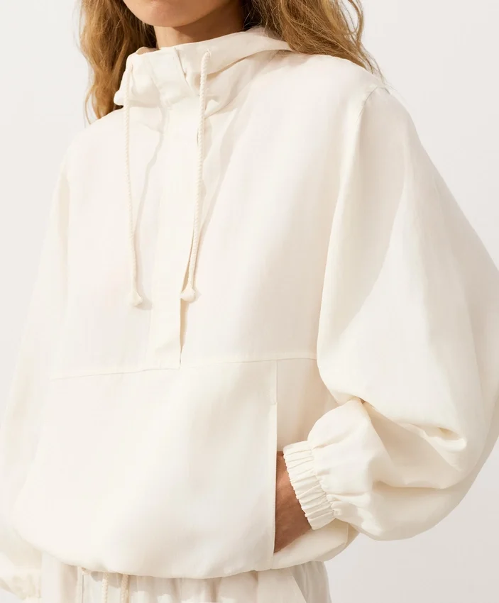 Sweatshirt mit halbem Reißverschluss, Fronttasche, aus einer Mischung aus Lyocell und 24 % Leinen Sweatshirt mit halbem Reißverschluss, Fronttasche, aus einer Mischung aus Lyocell und 24 % Leinen