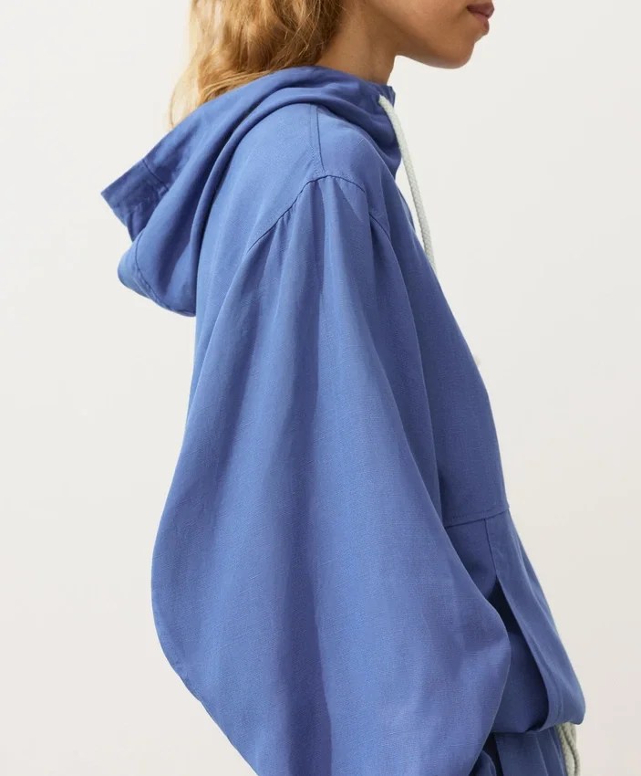 Sweatshirt mit halbem Reißverschluss, Fronttasche, aus einer Mischung aus Lyocell und 24 % Leinen Sweatshirt mit halbem Reißverschluss, Fronttasche, aus einer Mischung aus Lyocell und 24 % Leinen