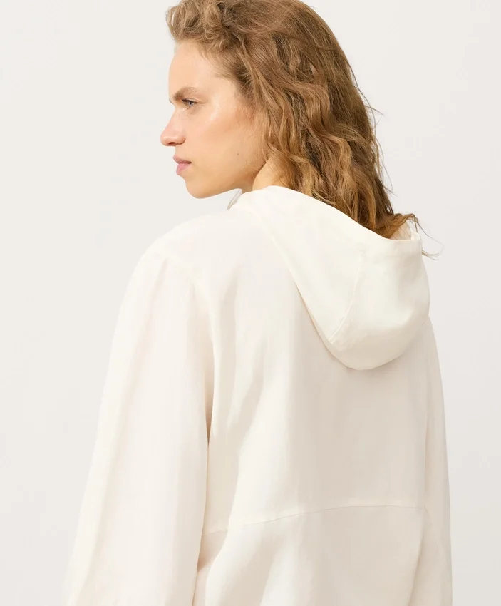 Sweatshirt mit halbem Reißverschluss, Fronttasche, aus einer Mischung aus Lyocell und 24 % Leinen Sweatshirt mit halbem Reißverschluss, Fronttasche, aus einer Mischung aus Lyocell und 24 % Leinen
