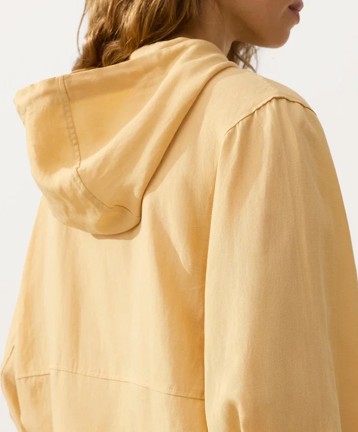Sweatshirt mit halbem Reißverschluss, Fronttasche, aus einer Mischung aus Lyocell und 24 % Leinen Sweatshirt mit halbem Reißverschluss, Fronttasche, aus einer Mischung aus Lyocell und 24 % Leinen
