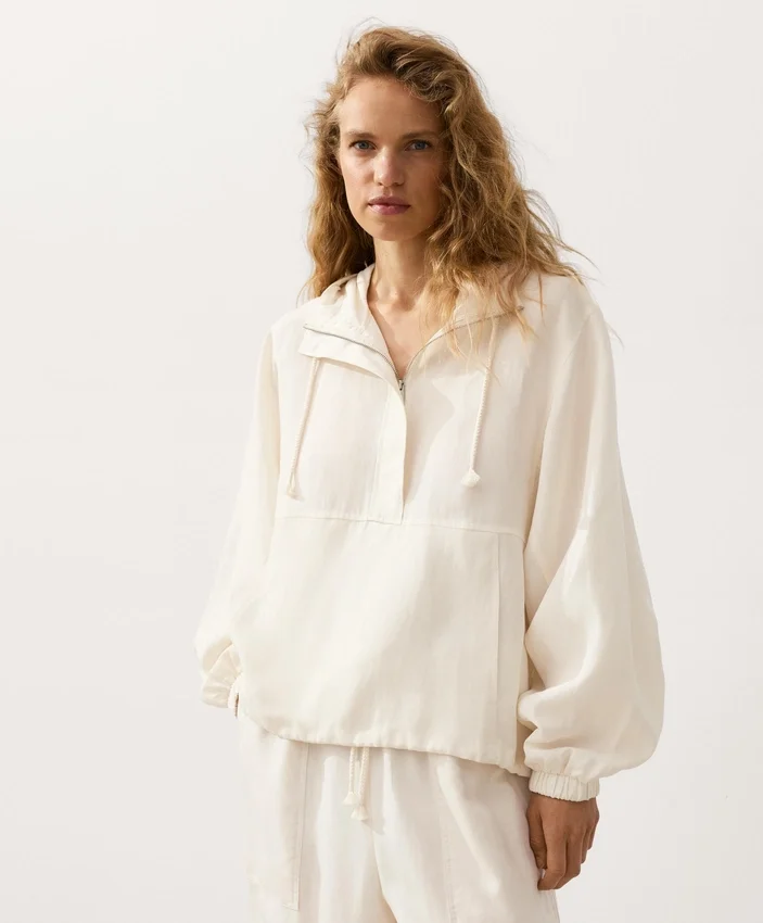 Sweatshirt mit halbem Reißverschluss, Fronttasche, aus einer Mischung aus Lyocell und 24 % Leinen Sweatshirt mit halbem Reißverschluss, Fronttasche, aus einer Mischung aus Lyocell und 24 % Leinen