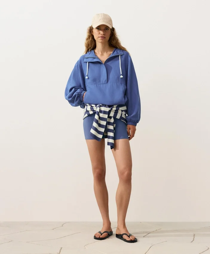 Sweatshirt mit halbem Reißverschluss, Fronttasche, aus einer Mischung aus Lyocell und 24 % Leinen Sweatshirt mit halbem Reißverschluss, Fronttasche, aus einer Mischung aus Lyocell und 24 % Leinen