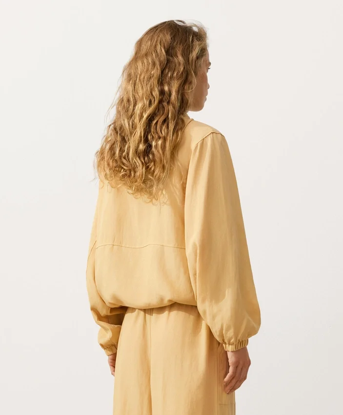 Sweatshirt mit halbem Reißverschluss, Fronttasche, aus einer Mischung aus Lyocell und 24 % Leinen Sweatshirt mit halbem Reißverschluss, Fronttasche, aus einer Mischung aus Lyocell und 24 % Leinen