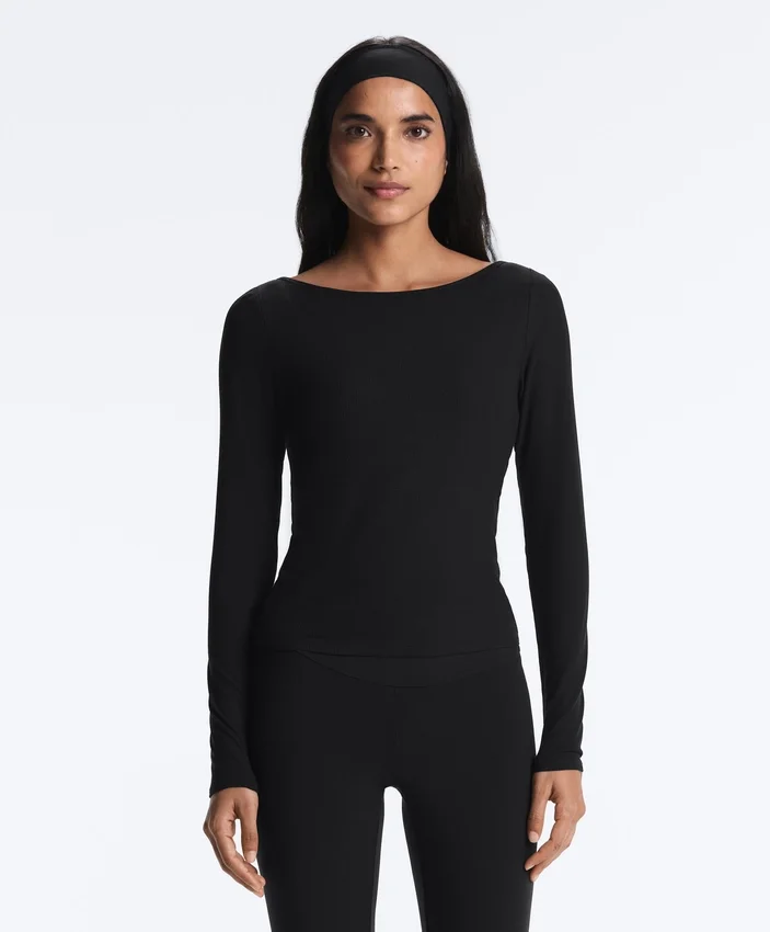 T-Shirt aus Modal-Mischgewebe mit geripptem U-Ausschnitt T-Shirt aus Modal-Mischgewebe mit geripptem U-Ausschnitt