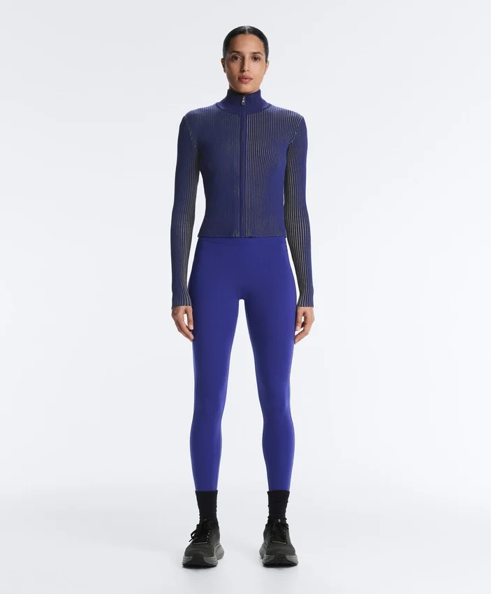 Taillierte Jacke aus Rippstrick Taillierte Jacke aus Rippstrick