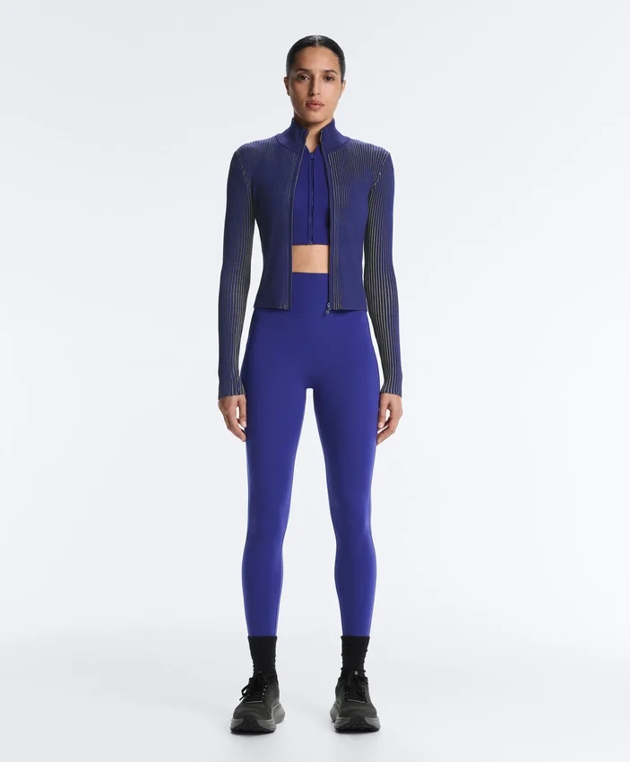 Taillierte Jacke aus Rippstrick Taillierte Jacke aus Rippstrick