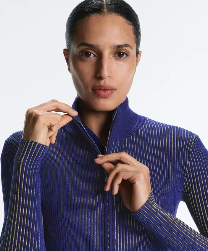 Taillierte Jacke aus Rippstrick Taillierte Jacke aus Rippstrick