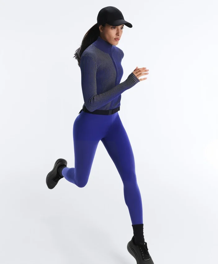 Taillierte Jacke aus Rippstrick Taillierte Jacke aus Rippstrick