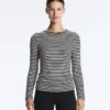 Tailliertes gestreiftes Langarm-T-Shirt Tailliertes gestreiftes Langarm-T-Shirt