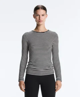Tailliertes gestreiftes Langarm-T-Shirt
