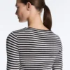 Tailliertes gestreiftes Langarm-T-Shirt Tailliertes gestreiftes Langarm-T-Shirt