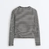 Tailliertes gestreiftes Langarm-T-Shirt Tailliertes gestreiftes Langarm-T-Shirt