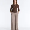 Tailliertes Langarm-T-Shirt aus Baumwoll-Modal-Rippstoff Tailliertes Langarm-T-Shirt aus Baumwoll-Modal-Rippstoff