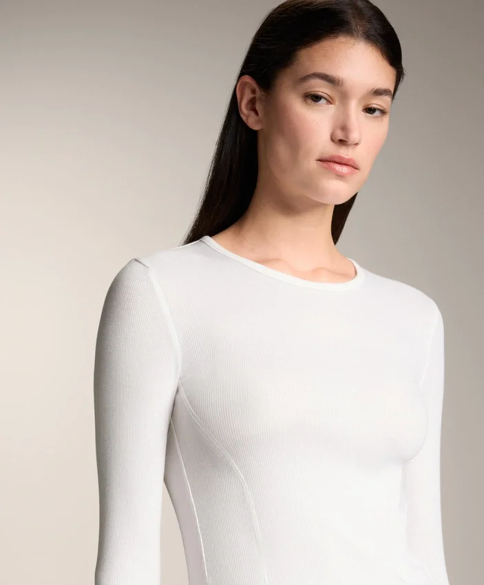 Tailliertes Langarm-T-Shirt aus Baumwoll-Modal-Rippstoff Tailliertes Langarm-T-Shirt aus Baumwoll-Modal-Rippstoff