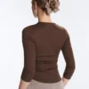Tailliertes Langarm-T-Shirt aus Baumwoll-Modal-Rippstoff Tailliertes Langarm-T-Shirt aus Baumwoll-Modal-Rippstoff