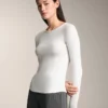 Tailliertes Langarm-T-Shirt aus Baumwoll-Modal-Rippstoff Tailliertes Langarm-T-Shirt aus Baumwoll-Modal-Rippstoff