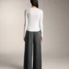 Tailliertes Langarm-T-Shirt aus Baumwoll-Modal-Rippstoff Tailliertes Langarm-T-Shirt aus Baumwoll-Modal-Rippstoff