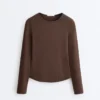 Tailliertes Langarm-T-Shirt aus Baumwoll-Modal-Rippstoff Tailliertes Langarm-T-Shirt aus Baumwoll-Modal-Rippstoff