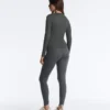 Tailliertes Langarm-T-Shirt aus Baumwoll-Modal-Rippstoff Tailliertes Langarm-T-Shirt aus Baumwoll-Modal-Rippstoff