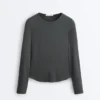 Tailliertes Langarm-T-Shirt aus Baumwoll-Modal-Rippstoff Tailliertes Langarm-T-Shirt aus Baumwoll-Modal-Rippstoff