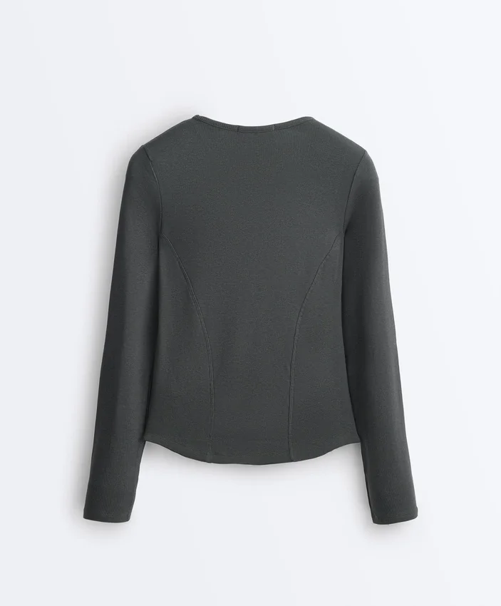 Tailliertes Langarm-T-Shirt aus Baumwoll-Modal-Rippstoff Tailliertes Langarm-T-Shirt aus Baumwoll-Modal-Rippstoff