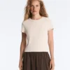Tailliertes Modal-Rippstrick-Shorts-T-Shirt mit kurzen Ärmeln Tailliertes Modal-Rippstrick-Shorts-T-Shirt mit kurzen Ärmeln