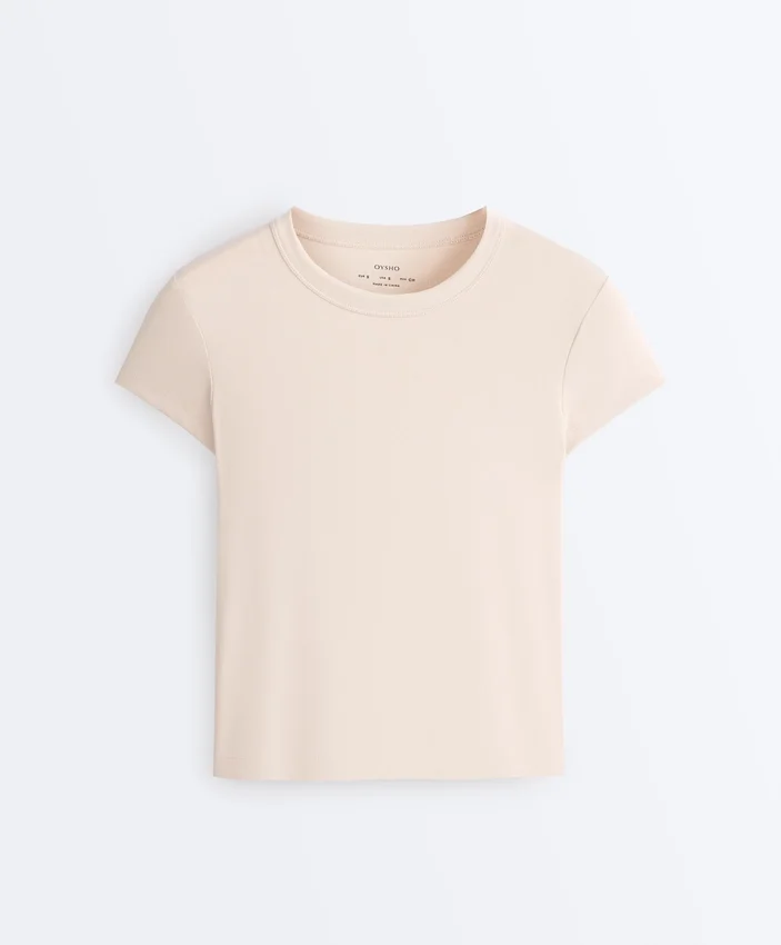 Tailliertes Modal-Rippstrick-Shorts-T-Shirt mit kurzen Ärmeln Tailliertes Modal-Rippstrick-Shorts-T-Shirt mit kurzen Ärmeln