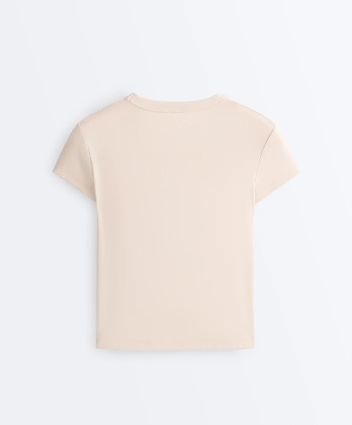 Tailliertes Modal-Rippstrick-Shorts-T-Shirt mit kurzen Ärmeln Tailliertes Modal-Rippstrick-Shorts-T-Shirt mit kurzen Ärmeln