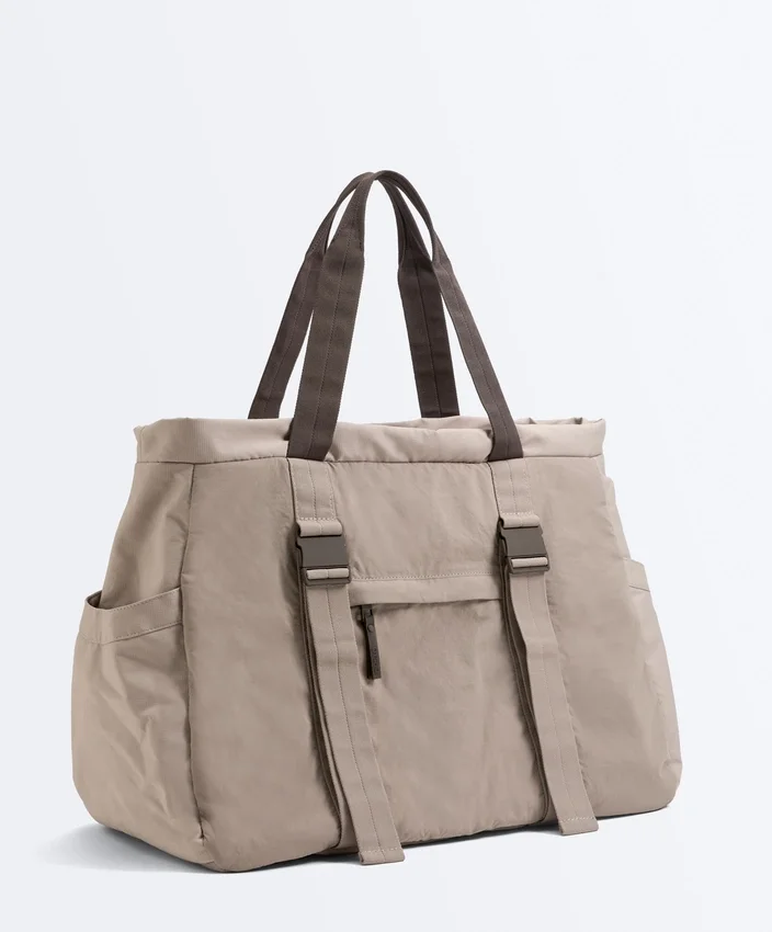 Tasche mit verstellbarem Riemen Tasche mit verstellbarem Riemen