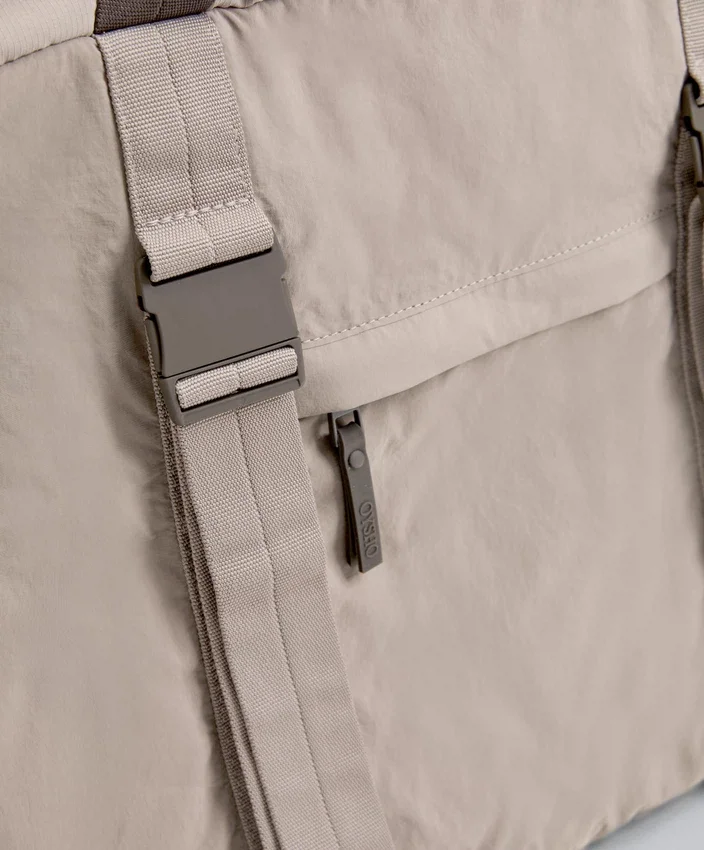 Tasche mit verstellbarem Riemen Tasche mit verstellbarem Riemen