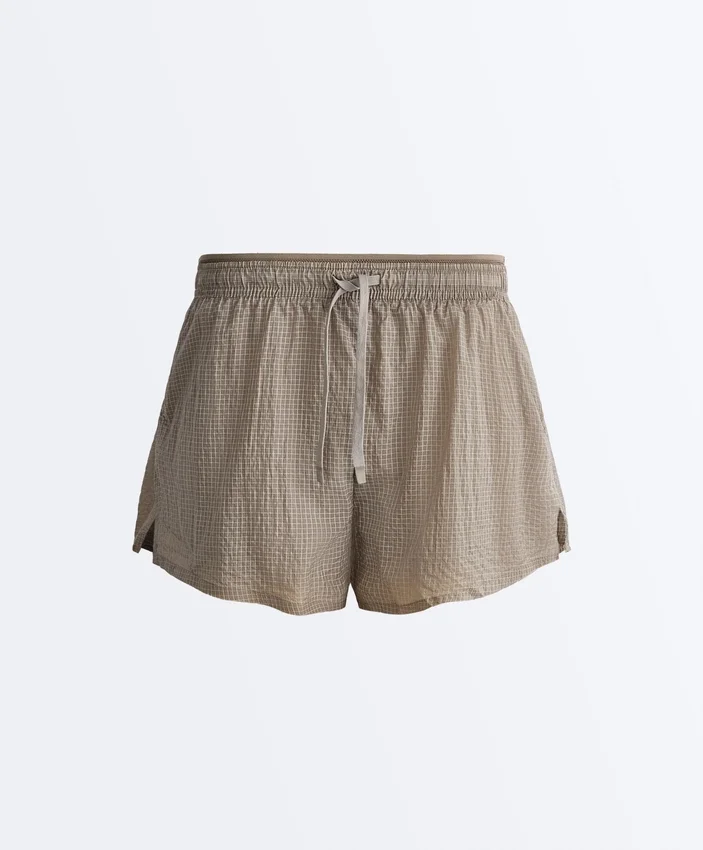 Technische 2-in-1-Shorts mit Karomuster und mittlerer Leibhöhe Technische 2-in-1-Shorts mit Karomuster und mittlerer Leibhöhe