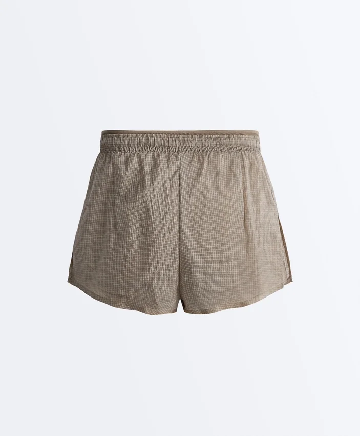 Technische 2-in-1-Shorts mit Karomuster und mittlerer Leibhöhe Technische 2-in-1-Shorts mit Karomuster und mittlerer Leibhöhe
